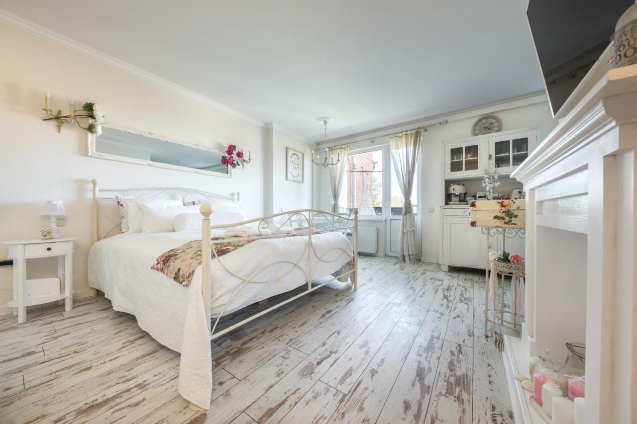 Vintage Lounge Studio By The Sea In لييبايا المظهر الخارجي الصورة