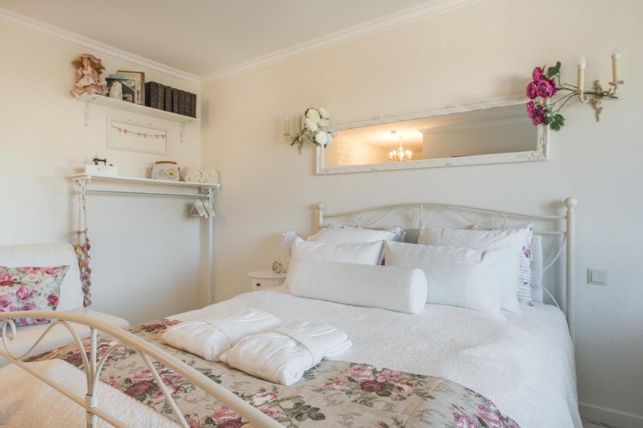 Vintage Lounge Studio By The Sea In لييبايا المظهر الخارجي الصورة